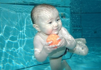 plavání kojenců