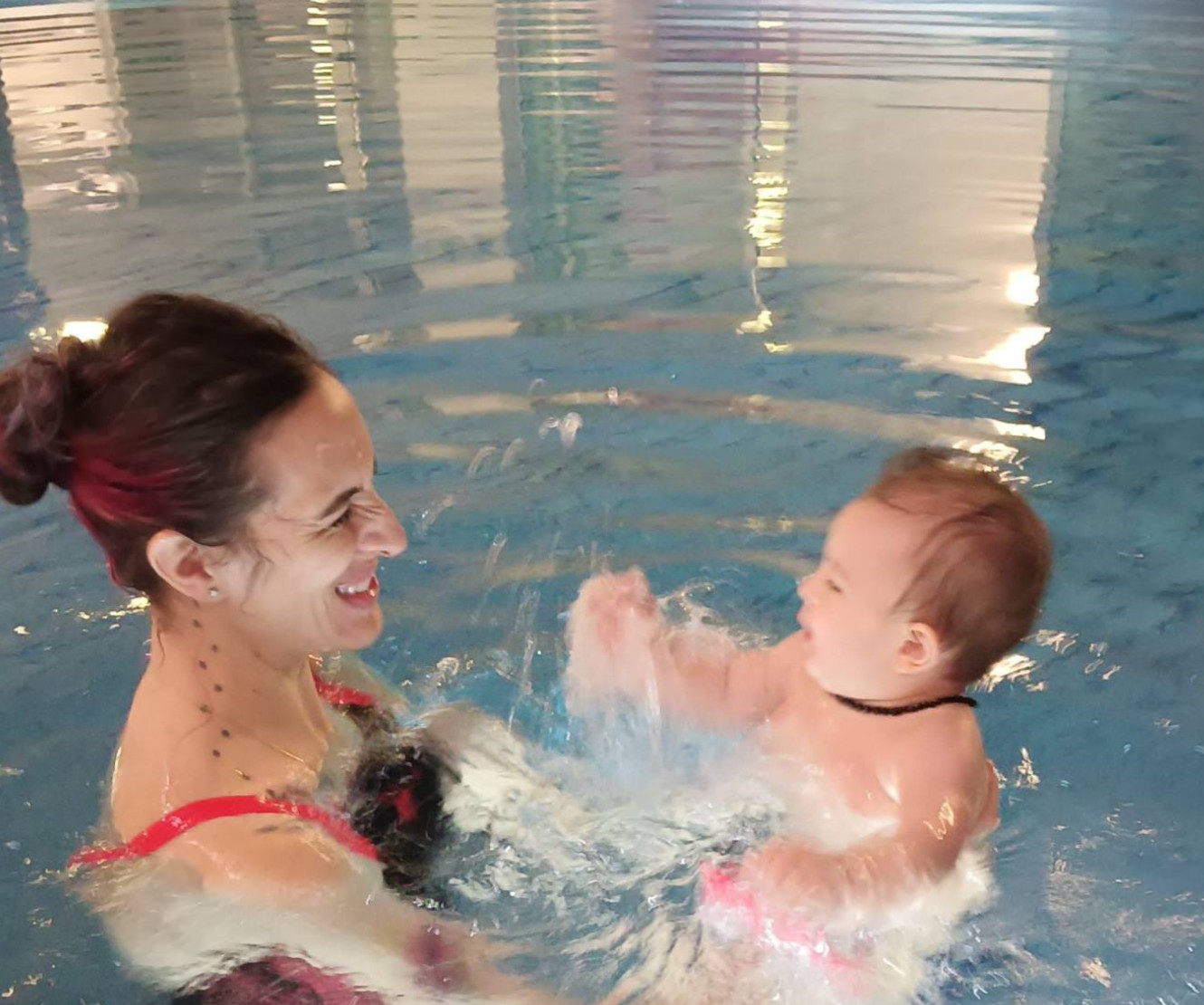 Ve vodě doma Smíchov plavání s kojenci